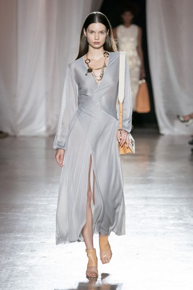 اسبوع الموضة في ميلان 2019 أزياء AIGNER الفاخرة لربيع وصيف 2020