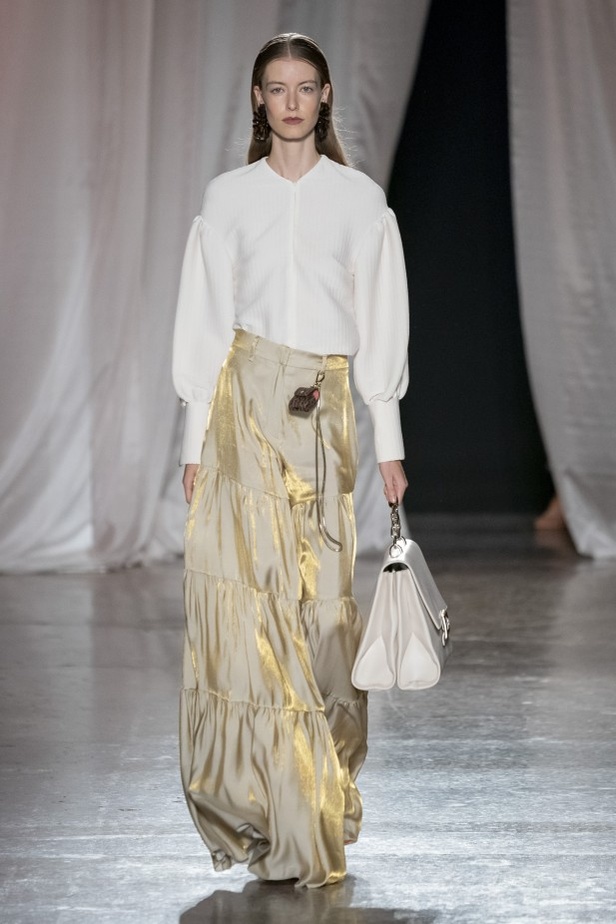 اسبوع الموضة في ميلان 2019 أزياء AIGNER الفاخرة لربيع وصيف 2020