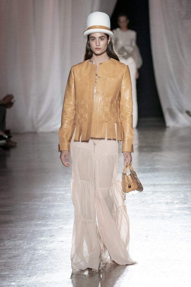 اسبوع الموضة في ميلان 2019 أزياء AIGNER الفاخرة لربيع وصيف 2020