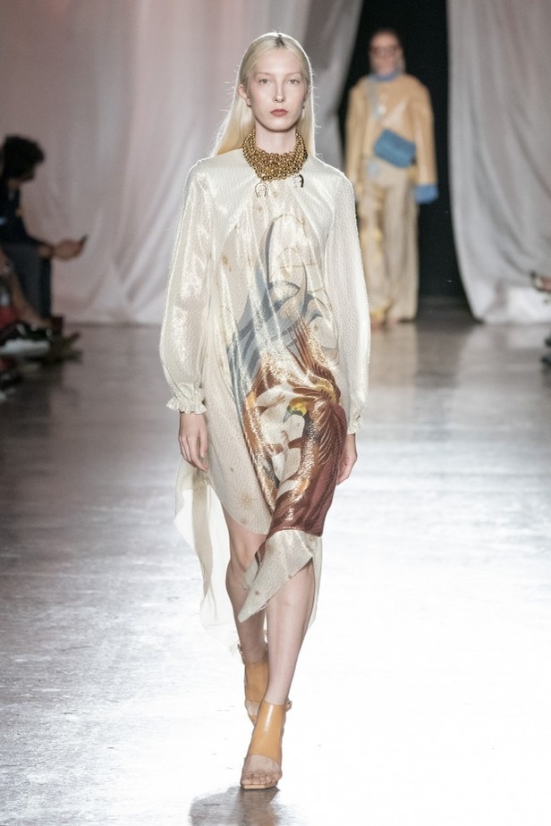 اسبوع الموضة في ميلان 2019 أزياء AIGNER الفاخرة لربيع وصيف 2020