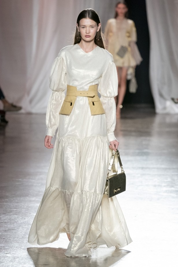 اسبوع الموضة في ميلان 2019 أزياء AIGNER الفاخرة لربيع وصيف 2020