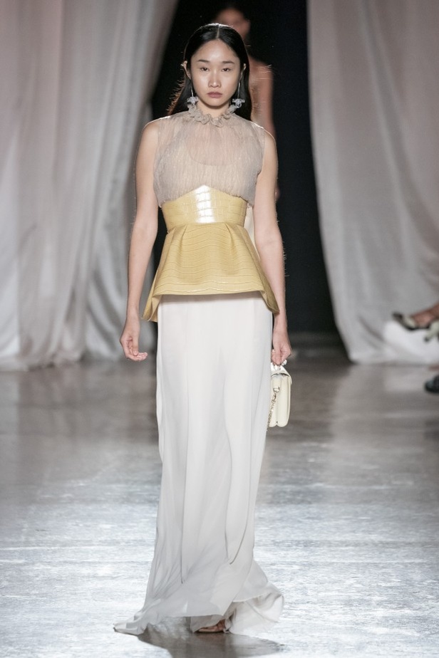 اسبوع الموضة في ميلان 2019 أزياء AIGNER الفاخرة لربيع وصيف 2020