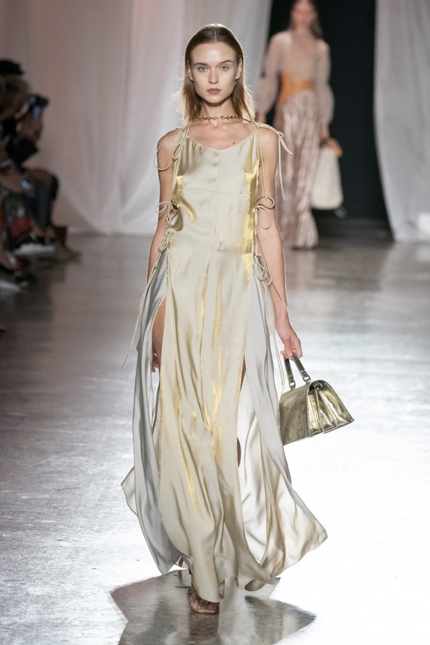 اسبوع الموضة في ميلان 2019 أزياء AIGNER الفاخرة لربيع وصيف 2020