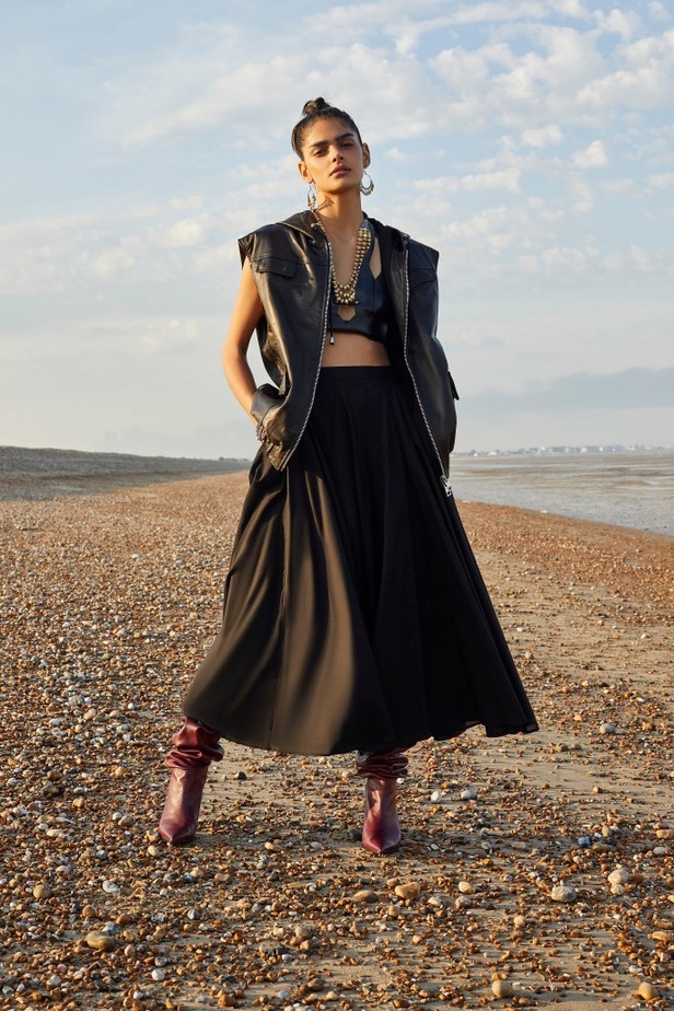 عرض ازياء OSMAN لربيع وصيف 2021 من اسبوع لندن للموضة