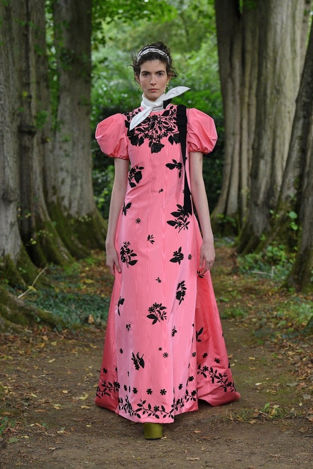 عرض ازياء Erdem لربيع وصيف 2021 من اسبوع لندن للموضة