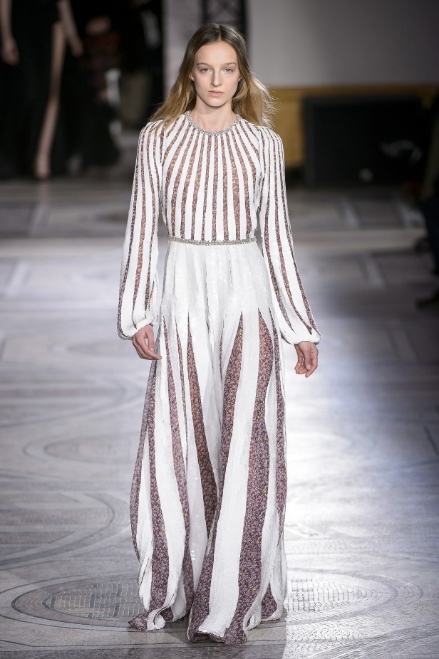 مجموعة Giambatista Valli من الألبسة الفاخرة لربيع وصيف 2018