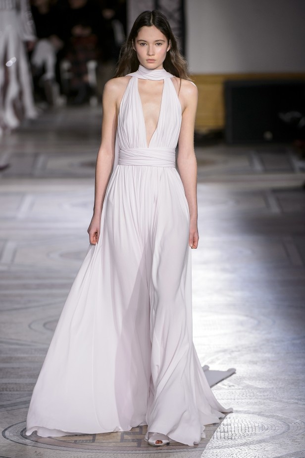 مجموعة Giambatista Valli من الألبسة الفاخرة لربيع وصيف 2018