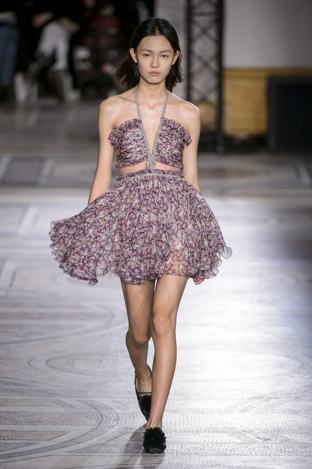 مجموعة Giambatista Valli من الألبسة الفاخرة لربيع وصيف 2018