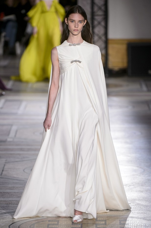 مجموعة Giambatista Valli من الألبسة الفاخرة لربيع وصيف 2018