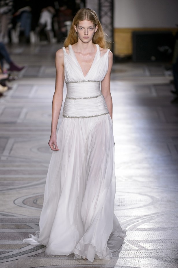 مجموعة Giambatista Valli من الألبسة الفاخرة لربيع وصيف 2018