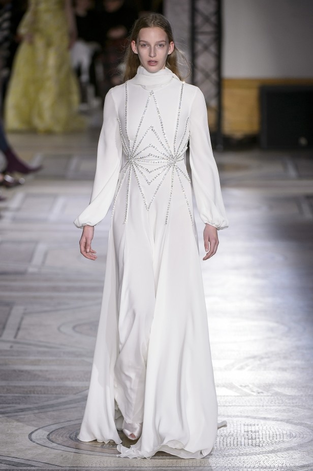 مجموعة Giambatista Valli من الألبسة الفاخرة لربيع وصيف 2018