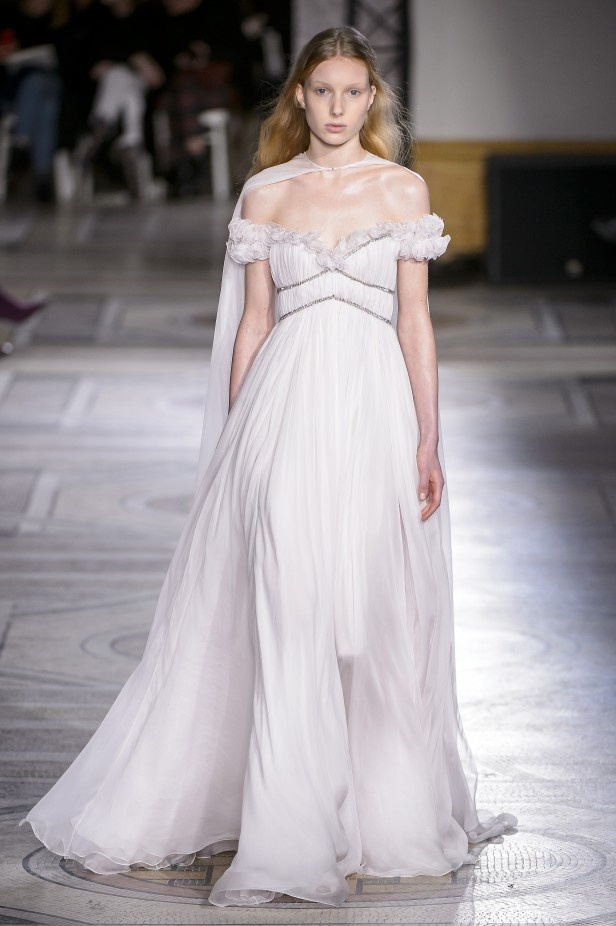 مجموعة Giambatista Valli من الألبسة الفاخرة لربيع وصيف 2018