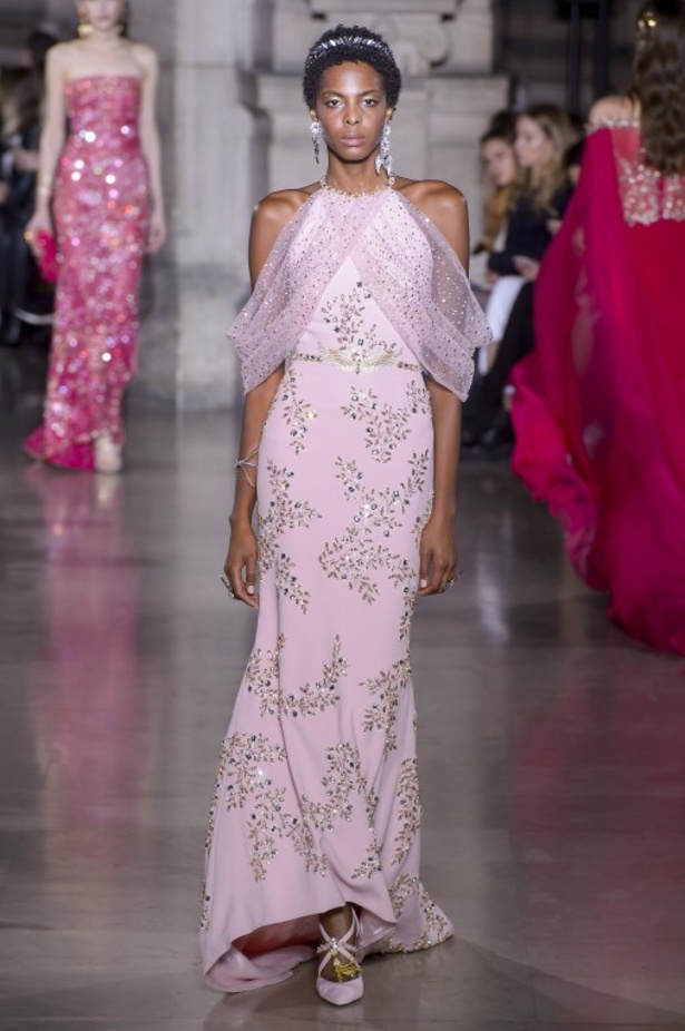 عرض ازياء جروج حقيبة لربيع وصيف 2018