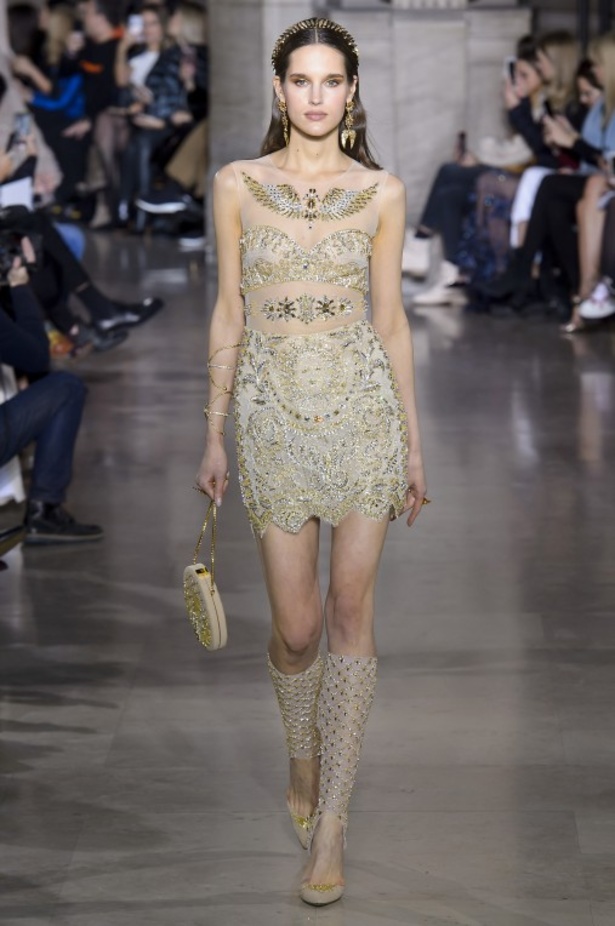 عرض ازياء جروج حقيبة لربيع وصيف 2018