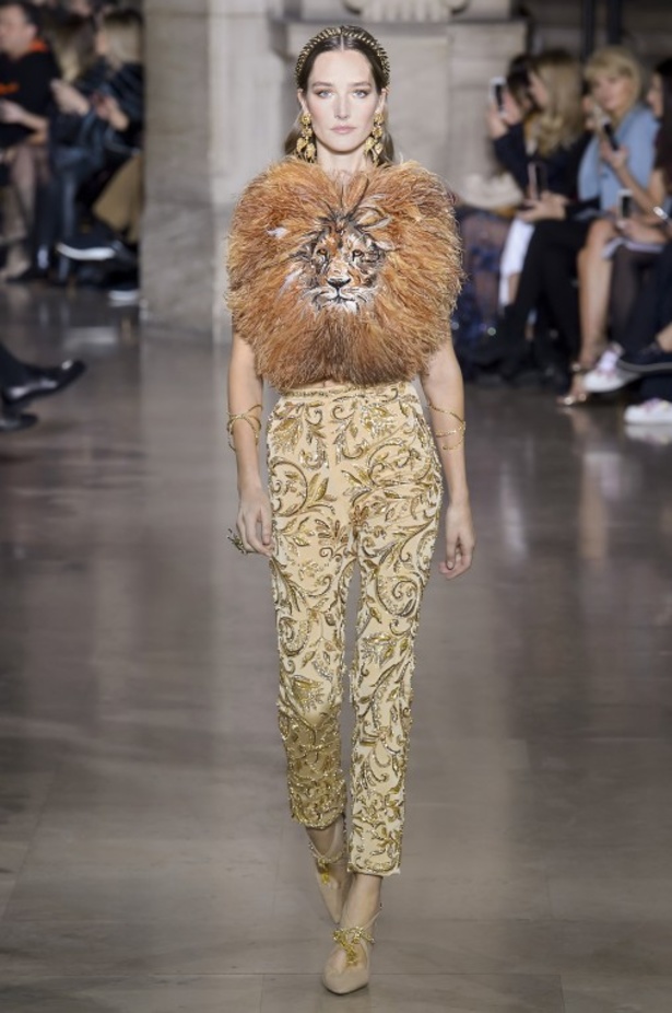 عرض ازياء جروج حقيبة لربيع وصيف 2018