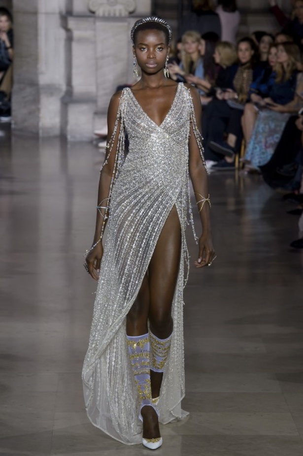 عرض ازياء جروج حقيبة لربيع وصيف 2018