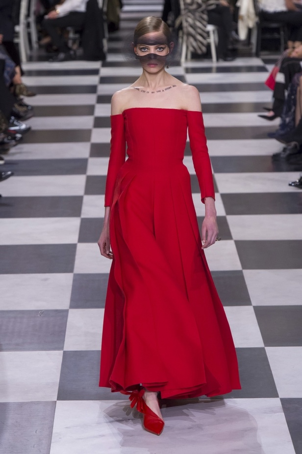 عرض أزياء كريستيان ديور لربيع 2018