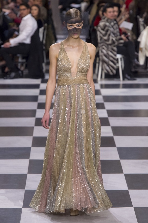 عرض أزياء كريستيان ديور لربيع 2018