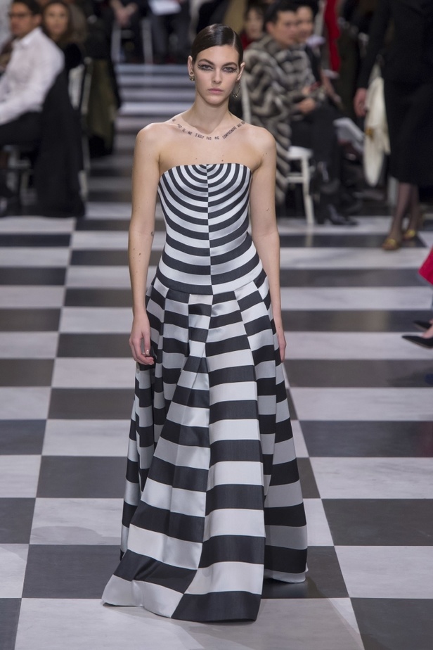 عرض أزياء كريستيان ديور لربيع 2018