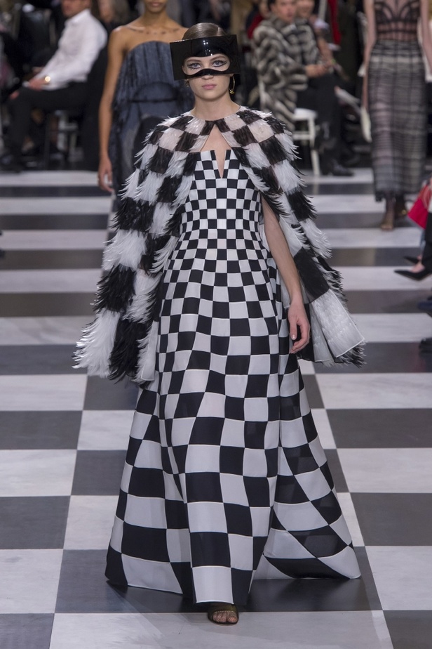 عرض أزياء كريستيان ديور لربيع 2018