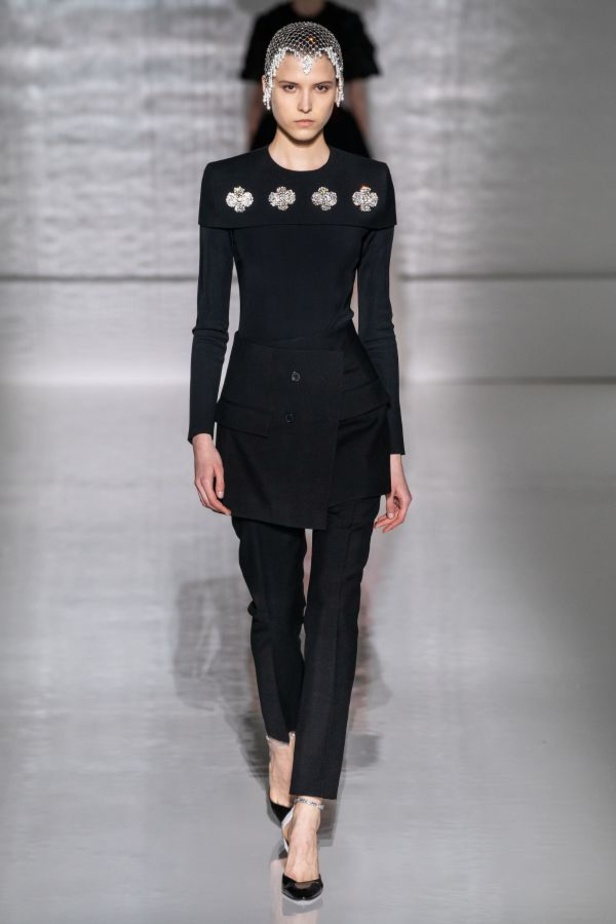عرض أزياء Givenchy لهوت كوتو ربيع وصيف 2019 !