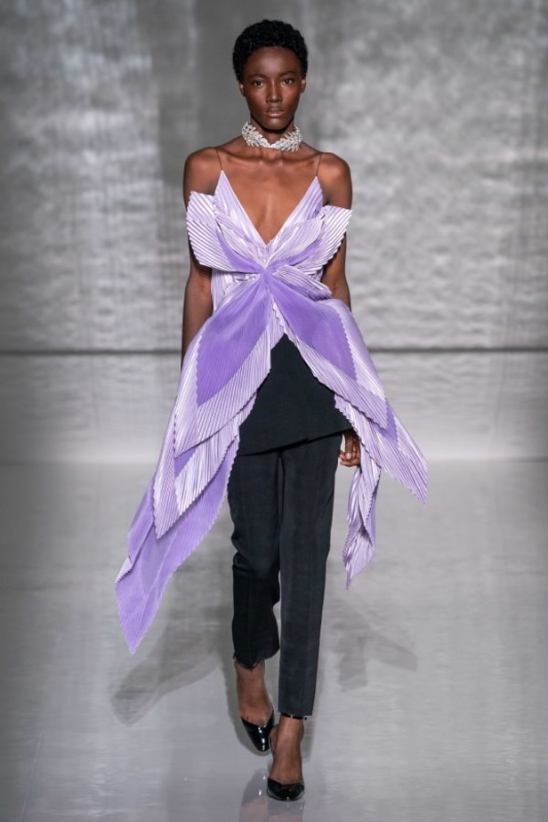 عرض أزياء Givenchy لهوت كوتو ربيع وصيف 2019 !