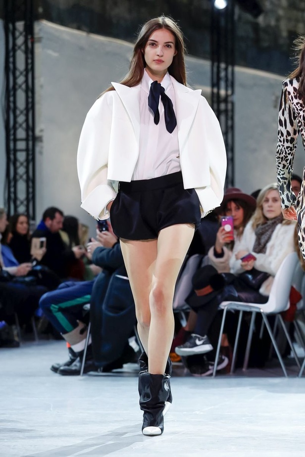 مجموعة الألبسة الراقية من ألكسندر فوتييه لربيع 2019