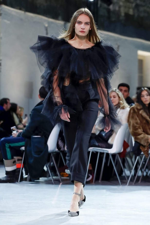 مجموعة الألبسة الراقية من ألكسندر فوتييه لربيع 2019