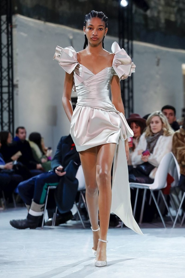 مجموعة الألبسة الراقية من ألكسندر فوتييه لربيع 2019