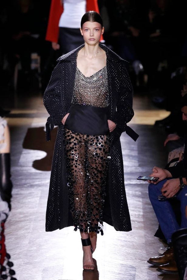 عرض مجموعة  دار Maison Valentino للأزياء الراقية ربيع وصيف 2020