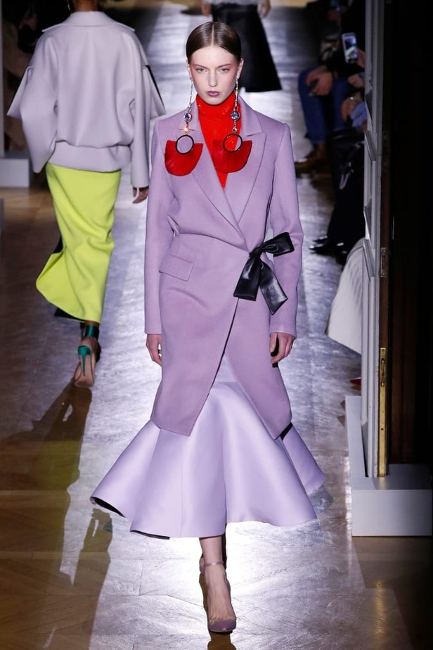 عرض مجموعة  دار Maison Valentino للأزياء الراقية ربيع وصيف 2020