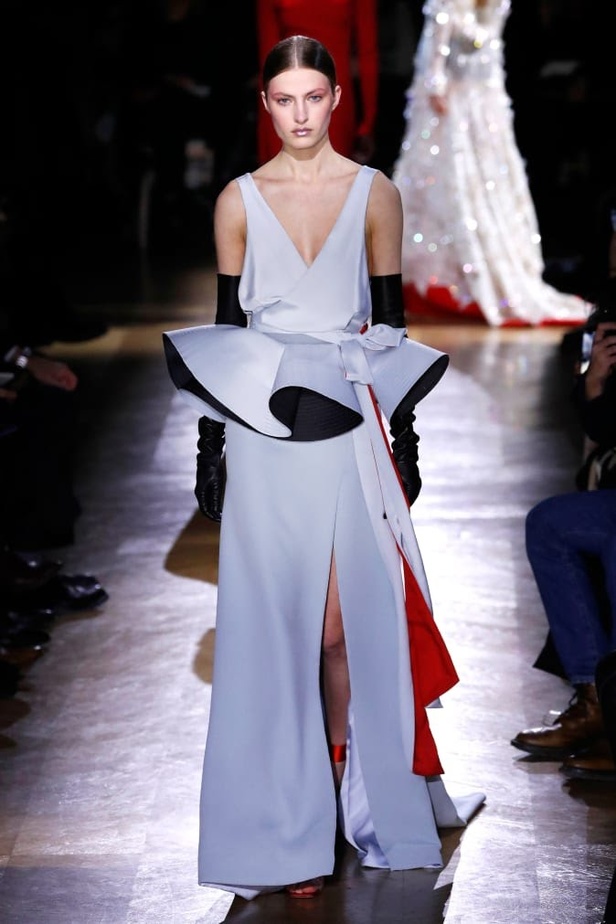 عرض مجموعة  دار Maison Valentino للأزياء الراقية ربيع وصيف 2020