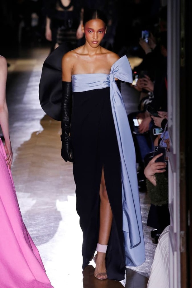 عرض مجموعة  دار Maison Valentino للأزياء الراقية ربيع وصيف 2020