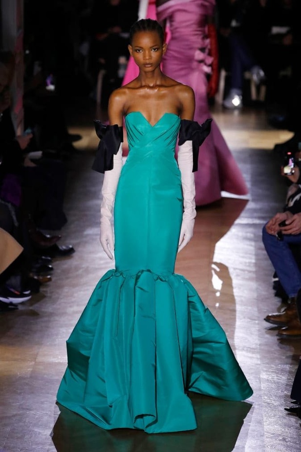 عرض مجموعة  دار Maison Valentino للأزياء الراقية ربيع وصيف 2020