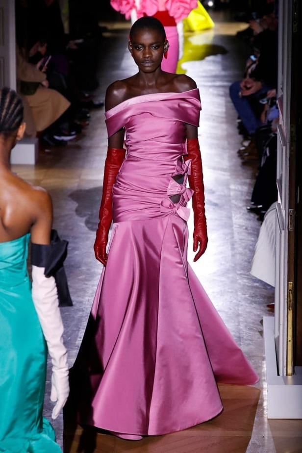 عرض مجموعة  دار Maison Valentino للأزياء الراقية ربيع وصيف 2020