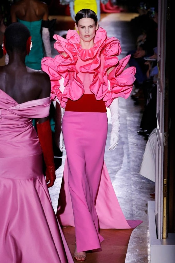 عرض مجموعة  دار Maison Valentino للأزياء الراقية ربيع وصيف 2020