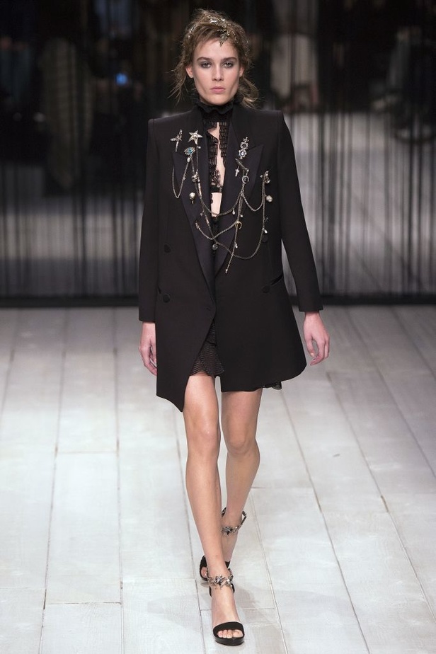 مجموعة الكسندر ماكوين لخريف وشتاء 2016