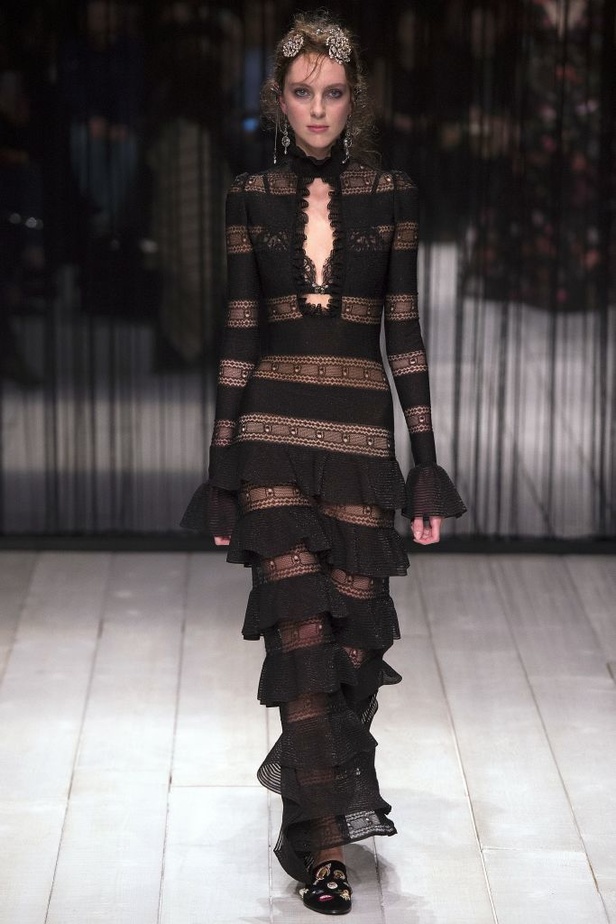 مجموعة الكسندر ماكوين لخريف وشتاء 2016