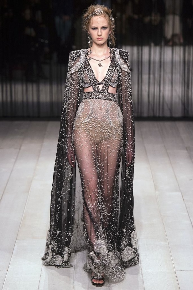 مجموعة الكسندر ماكوين لخريف وشتاء 2016