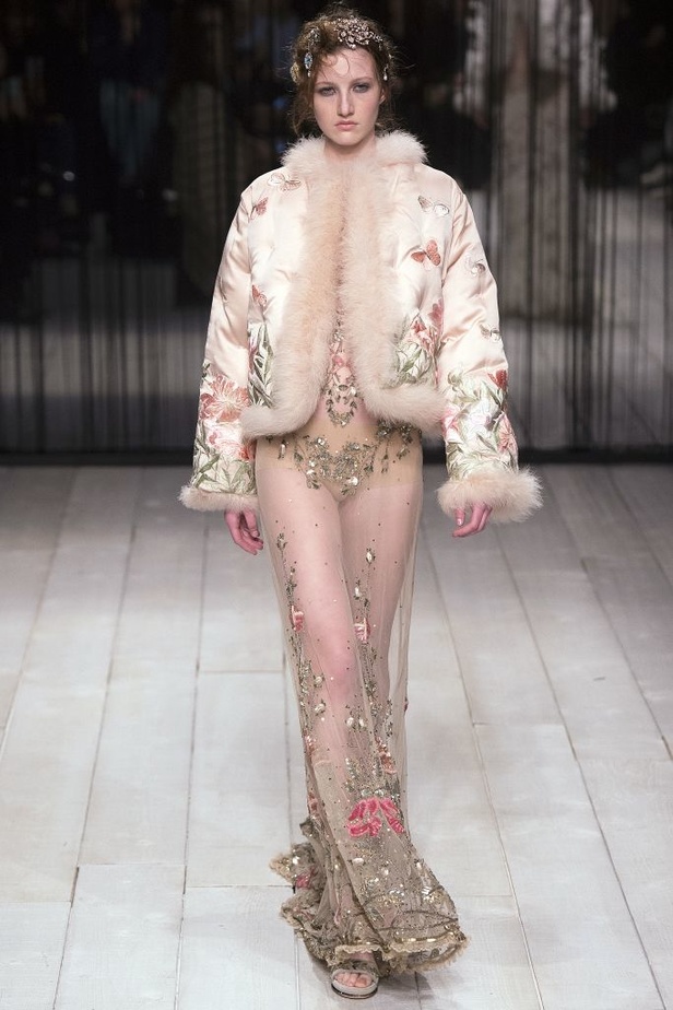 مجموعة الكسندر ماكوين لخريف وشتاء 2016