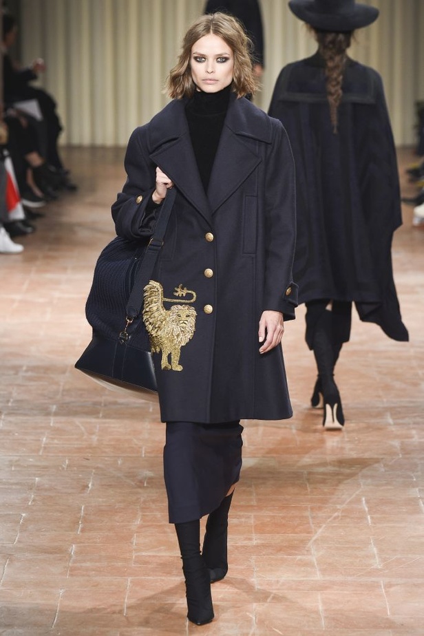  مجموعة Alberta Ferretti لخريف وشتاء 2017 !