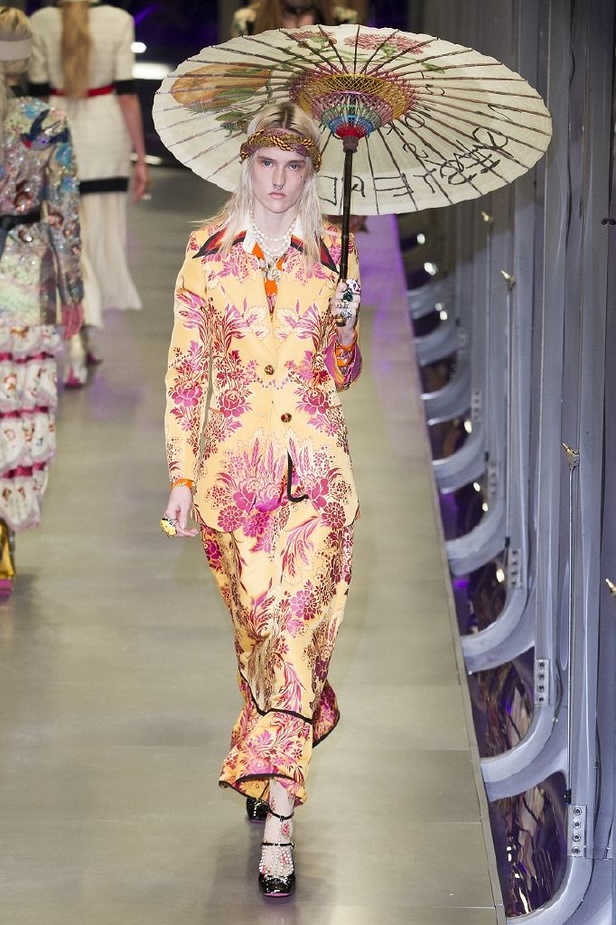 الازياء المشجرة بالوان مبهجة احدث موضة من دار غوتشي في شتاء 2018