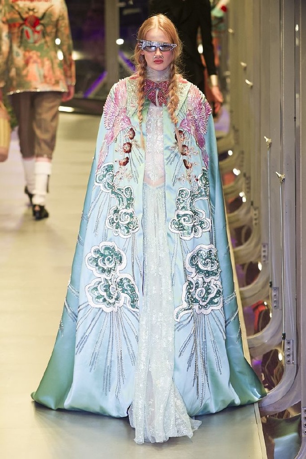 الازياء المشجرة بالوان مبهجة احدث موضة من دار غوتشي في شتاء 2018