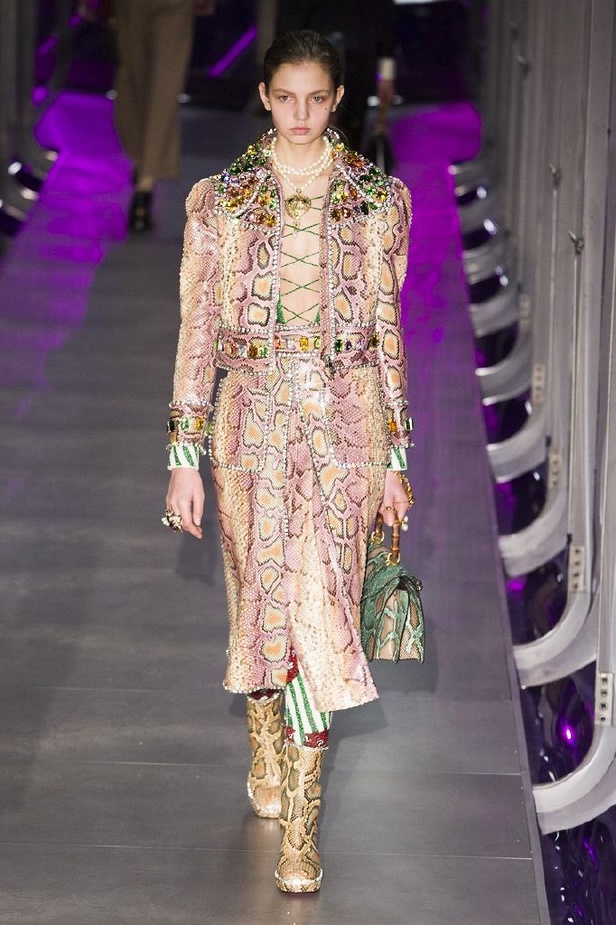 الازياء المشجرة بالوان مبهجة احدث موضة من دار غوتشي في شتاء 2018