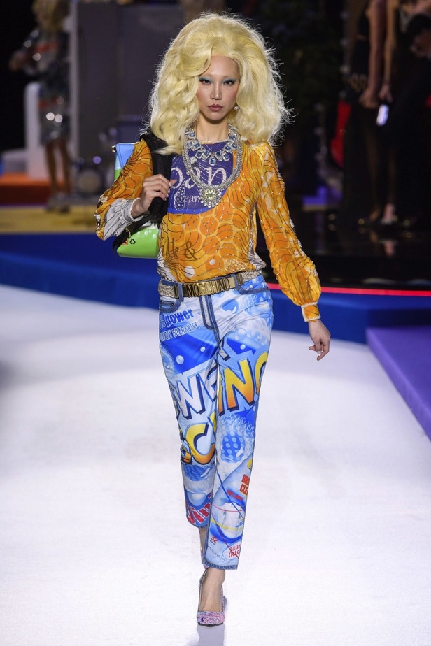 مجموعة Moschino  للألبسة الجاهزة لخريف و شتاء 2019