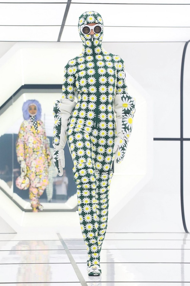 عرض ازياء MONCLER لخريف و شتاء 2020-2021 مباشرة من ميلانو