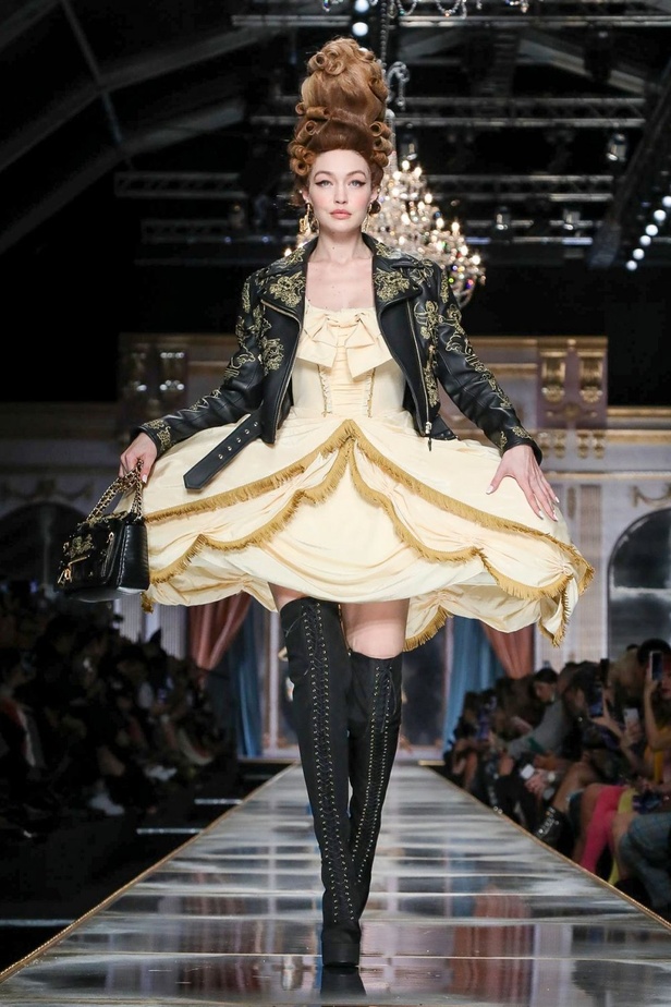 مجموعة موسكينو MOSCHINO لخريف وشتاء 2020-2021 من ميلانو