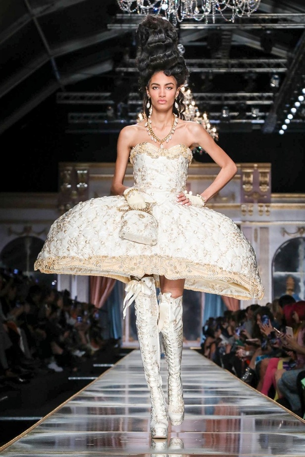 مجموعة موسكينو MOSCHINO لخريف وشتاء 2020-2021 من ميلانو