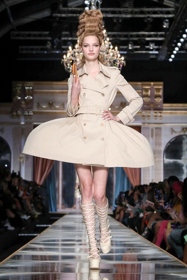 مجموعة موسكينو MOSCHINO لخريف وشتاء 2020-2021 من ميلانو