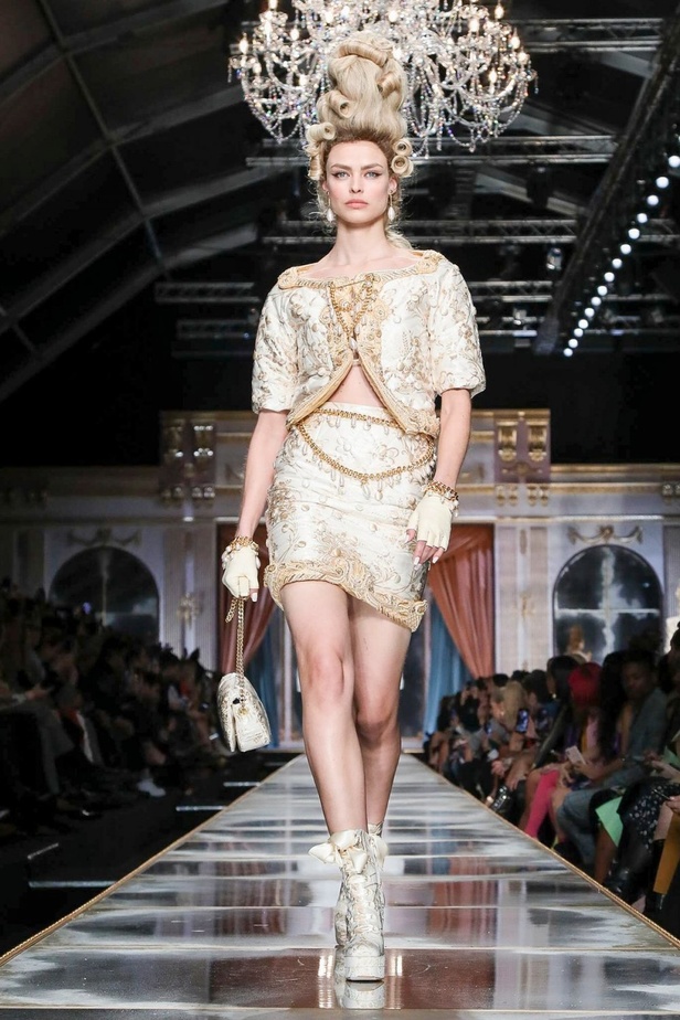 مجموعة موسكينو MOSCHINO لخريف وشتاء 2020-2021 من ميلانو